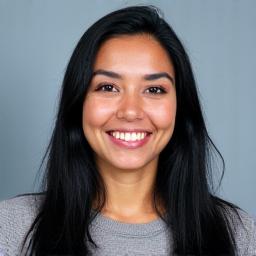 Retrato profesional de Ana Gómez, Jefa de Experiencia de Usuario en Delfín Drive